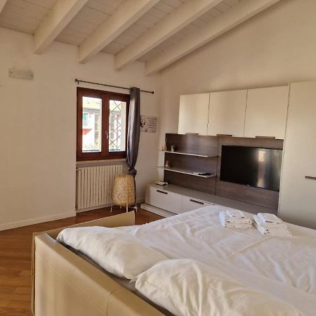 Vittoria Al Lago Lägenhet Desenzano del Garda Exteriör bild