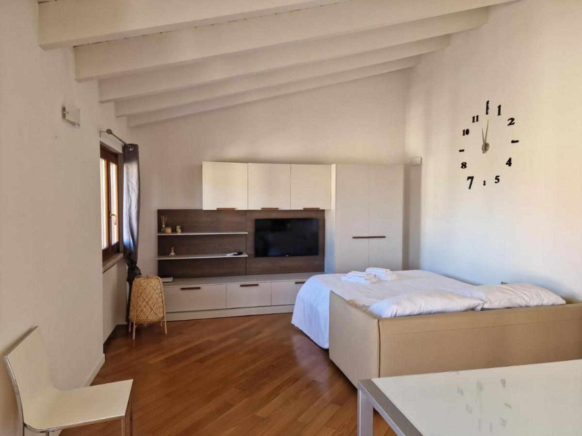 Vittoria Al Lago Lägenhet Desenzano del Garda Exteriör bild