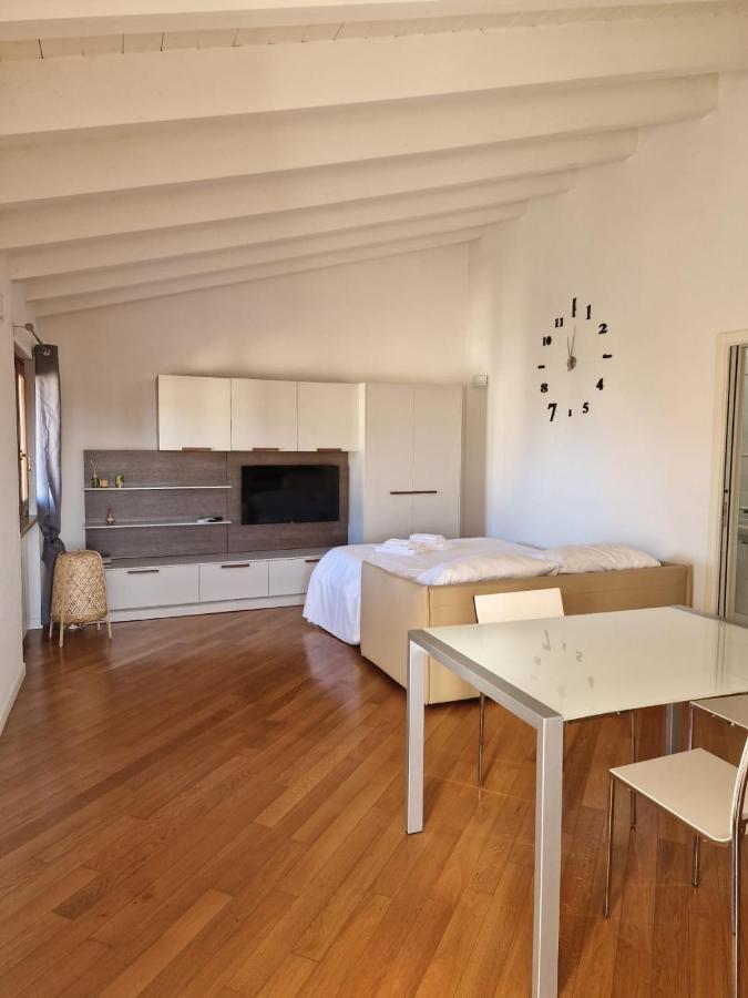 Vittoria Al Lago Lägenhet Desenzano del Garda Exteriör bild
